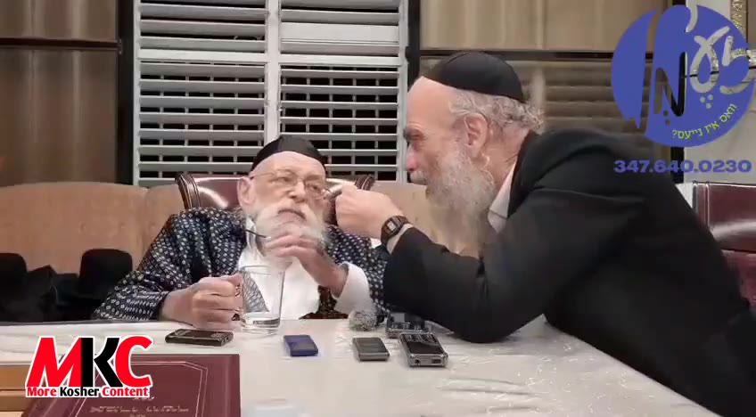 בני ברק - הגאון הישיש רבי מאיר גריינימאן שליט"א ביים פארזינגען דעם גמרא ליד וואס ער האט געהערט פונעם פעטער ד…