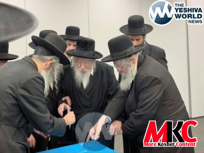 כ"ק אדמו"ר מגור שליט"א שטימט יעצט ביי א קלפי אין ירושלים.