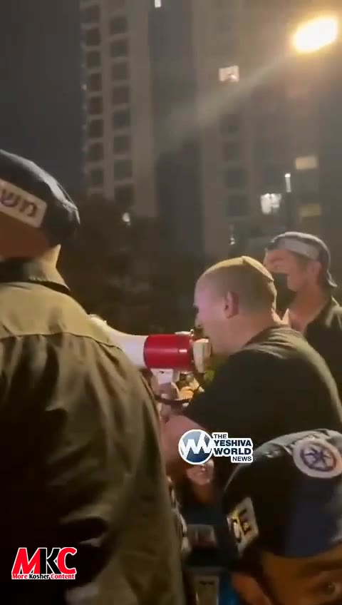 אויפ'ן הינטערגרונט פון א נידריגע שטים-פראצענט אין תל אביב, האט נפתלי בענעט געטוישט זיין קאמפיין פראגראם און…