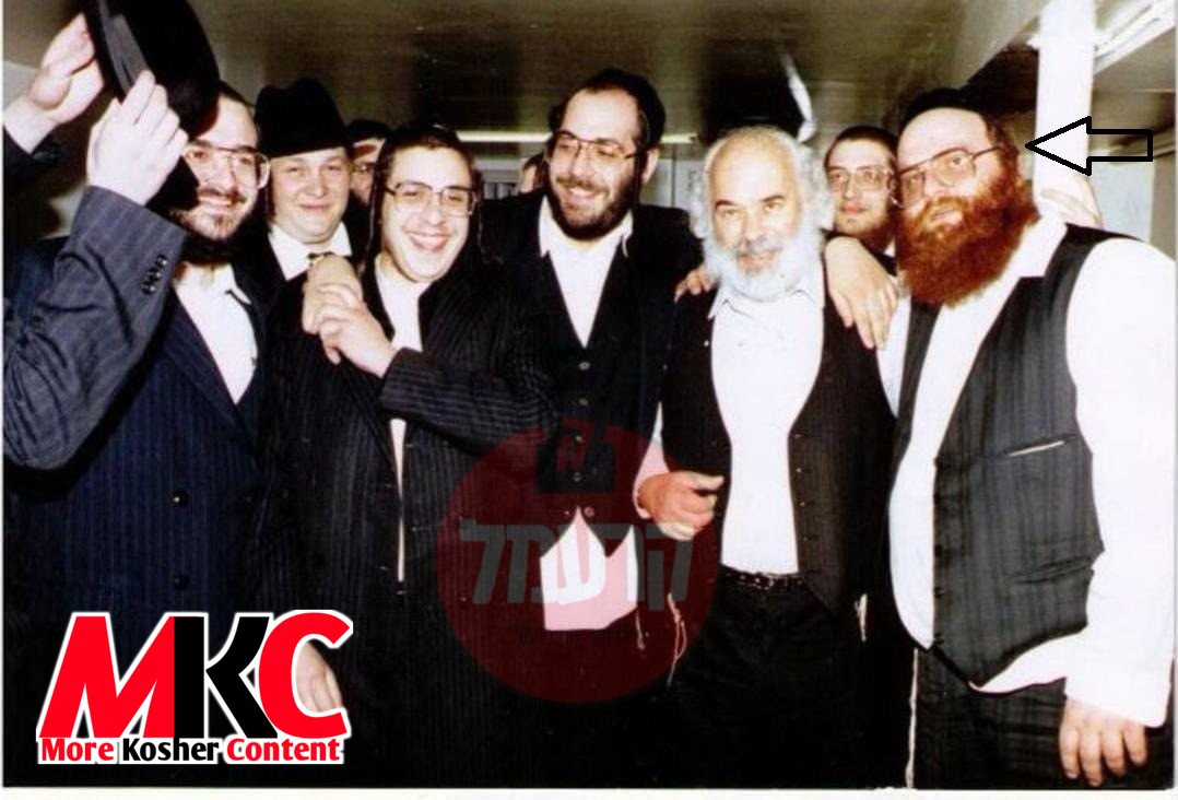צום יארצייט פונעם לעגענדארן שלמה קארליבאך ע"ה שווימט ארויף א בילד אינאיינעם מיט לייטזעליגן מיכאל שניצלער ע״ה…