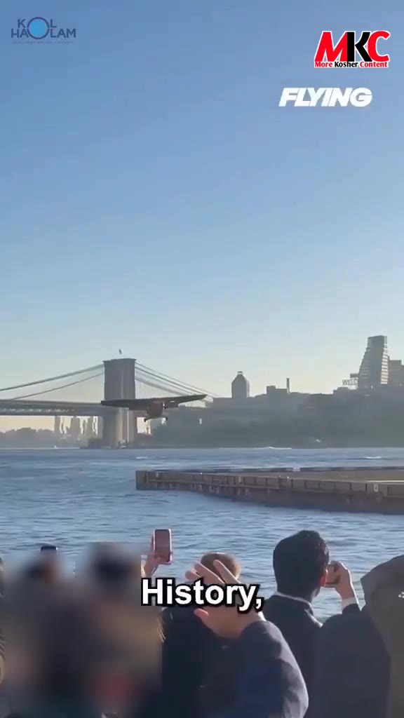 א עראפלאן איז געלאנדעט אויף א העליפארט אין לאוער מאנהעטן, ווען Electra'ס EL-2, א פראטאטיפ וואס קען זיך אויפה…