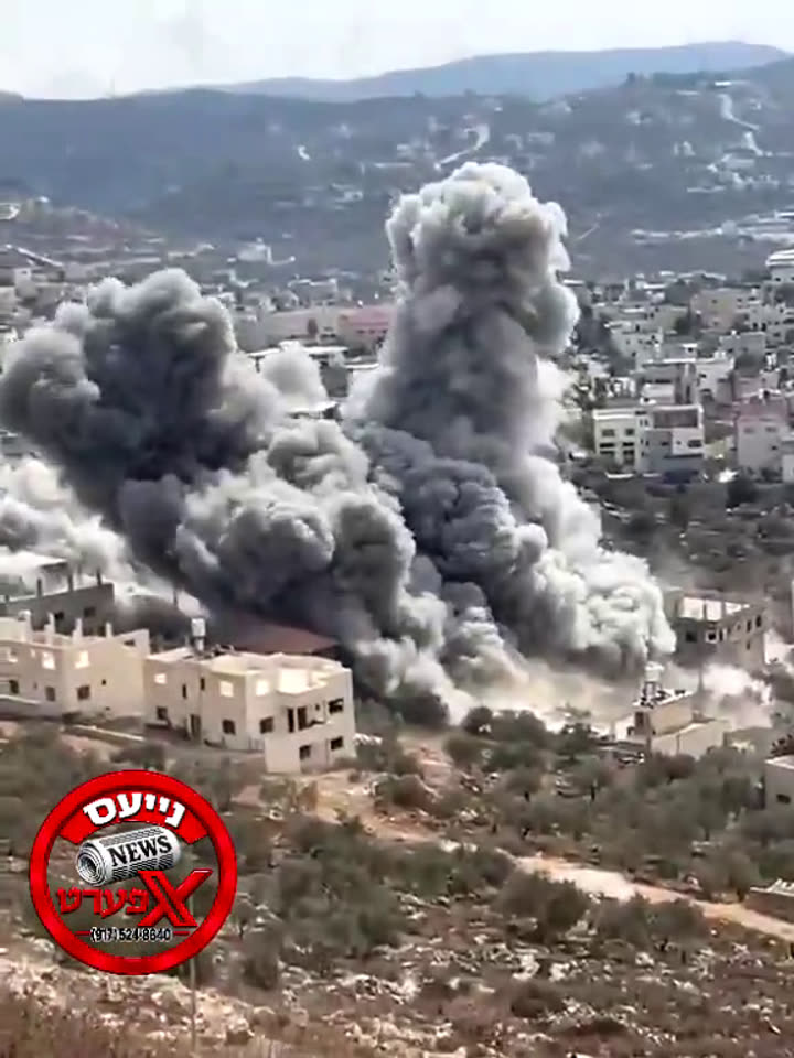 היינט אינדערפרי האט די מיליטער חרוב געמאכט די הייזער פון איבראהים און זאקאריא דאווד, צוויי פאליסטינער ארעסטא…