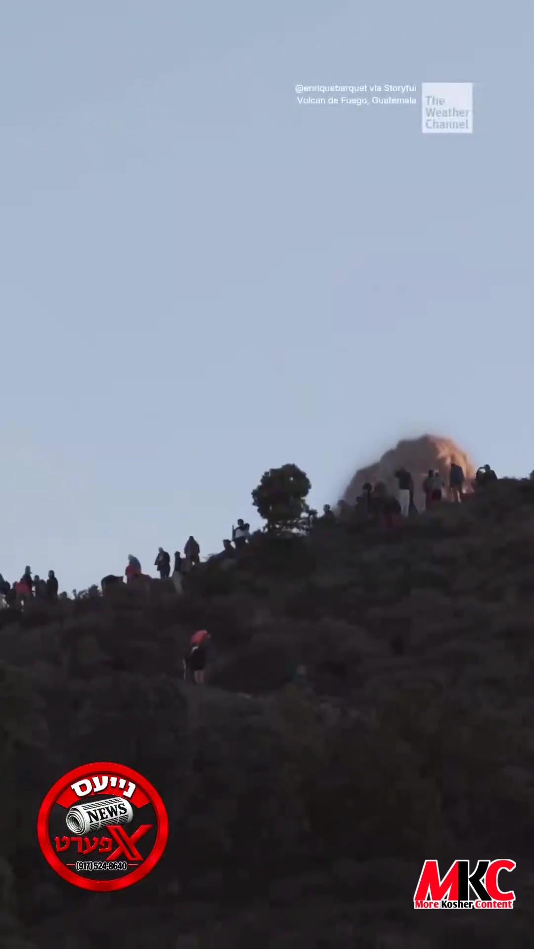 מורא'דיגע דראון פוטעדזש פון דער לופטן כאפט אויף די פינקטליכע רגע ווען א גרופע הייקערס האבן מיטגעהאלטן ווי דע…