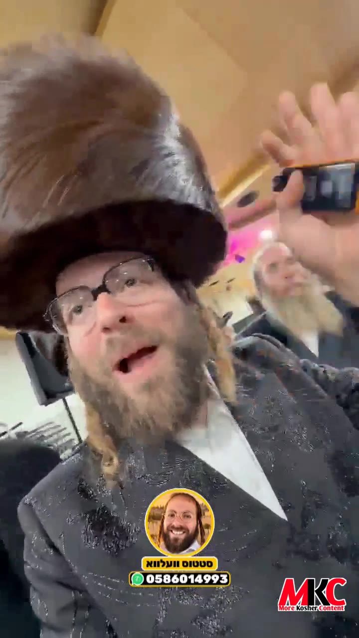 ראש עירית ביתר מאיר רובינשטיין בריקוד הציפורים עם המשפיע הברסלבאי הרב חיים קרמר שליט"א בחתונת בן הרב דוקי גר…