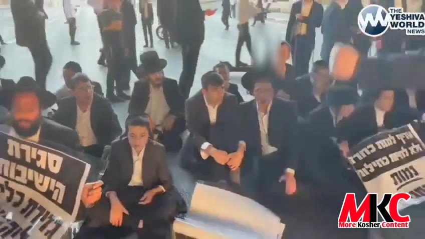 א הפגנה פינדט יעצט פלאץ ביי די גהה אינטערטשעינדזש לעבן בני ברק, וואו פראטעסטירער האבן אפגעשטעלט דעם טראפיק,…