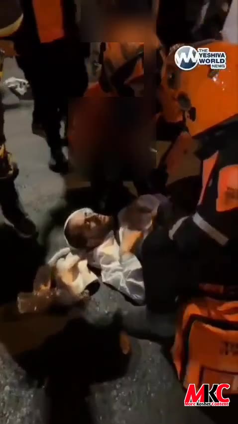 מד"א און איחוד הצלה מאנשאפטן באהאנדלען עטליכע פארוואונדעטע, אינמיטן באריכטן איבער שווערע פאליציי אלימות ביי…