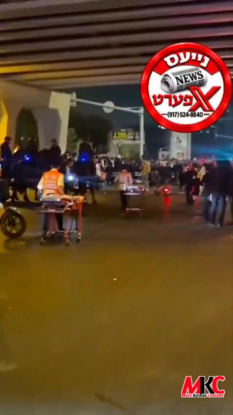 פילע סטרעטשערס זענען געברענגט געווארן צום ארט ארויסצופירן פארוואונדעטע פראטעסטירער, נאך באריכטן איבער שרעקלי…