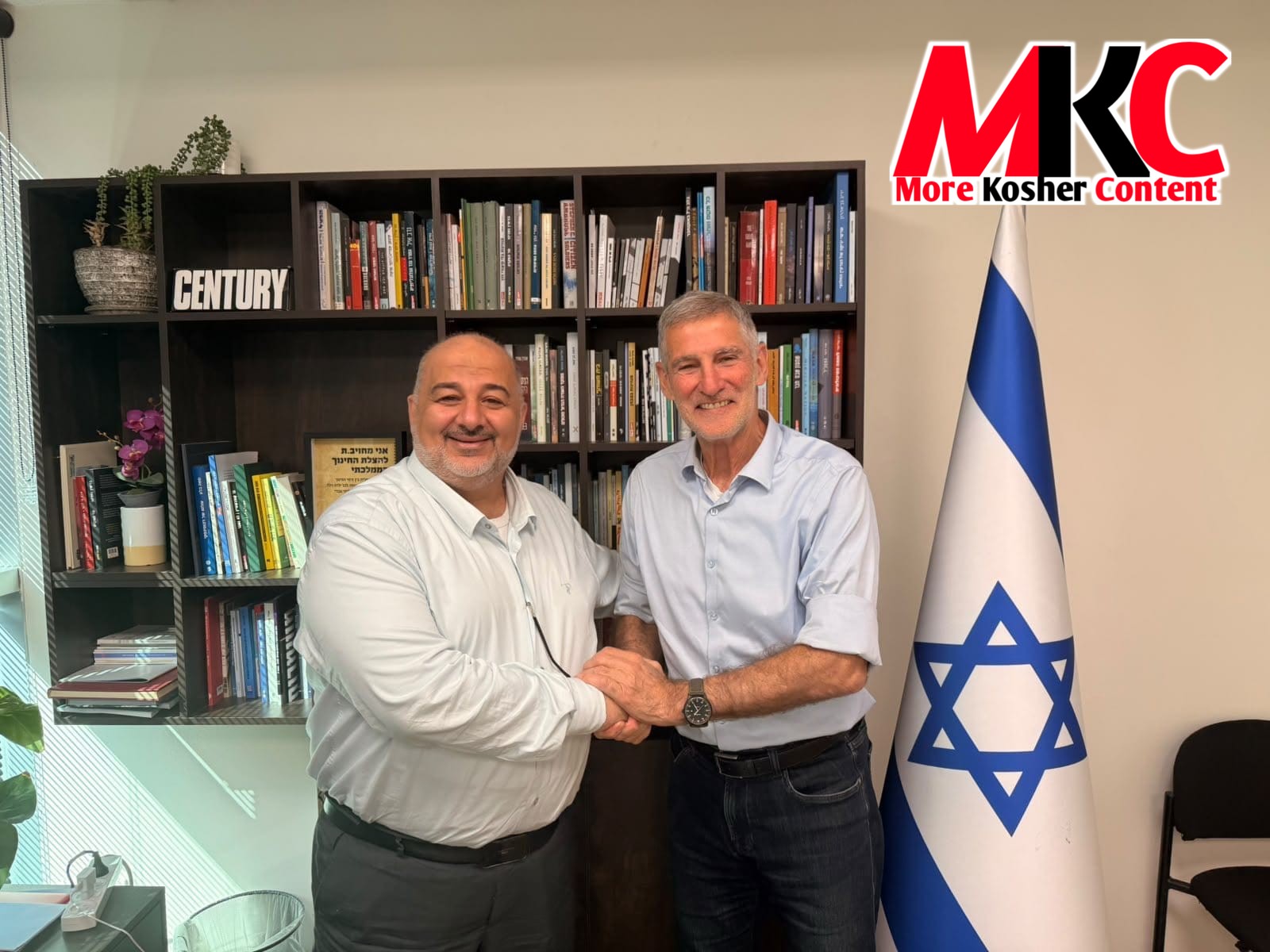 דער פירער פון די 'דעמאקראטן' פארטיי, יאיר גולן, האט זיך היינט געטראפן מיט'ן פירער פון רע"ם, מנסור עבאס. די צ…
