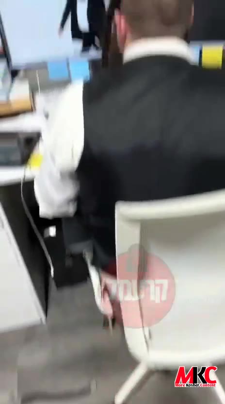 סופער-שטערן און ראש ישיבה בערי וועבער צייגט הונטער די קוליסן אז מ׳ארבעט שוין אויף די ארט פו זיין נייע אלבום…
