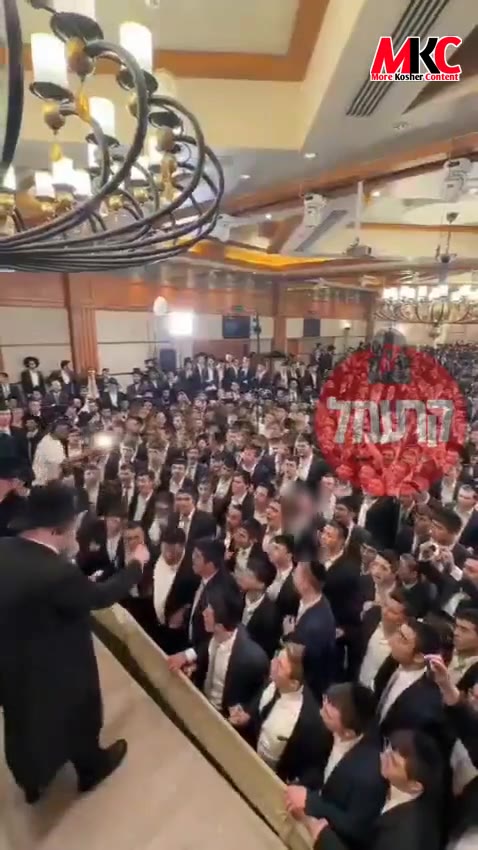 מאגנאטן-ציער און תורה פאבריקאנט ר"י עטרת שלמה הרב שלום בער סאראצקין פייערט אריין אינעם ׳דברו דבר ולא יקום׳ א…