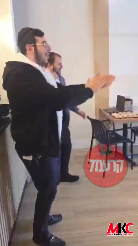 שפיץ-שעפערישער אווענט פראדוצירער יושע וויינבערגער אינאיינעם מיט געניאלער אווענט פראדוצירער שלומי היללער ענפא…