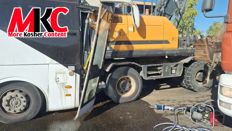 לויט זק"א איז היינט אינדערפרי א באס דרייווער ל"ע אומגעקומען און 23 מענטשן זענען פארוואונדעט געווארן, נאכדעם…