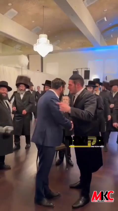 קאנגערסמאן מייק לאולער איז געקומען וואונטשן מזל טוב נעכטן ביי א חתונה צום הינטערגרונד פונעם '''לאולער טוט או…