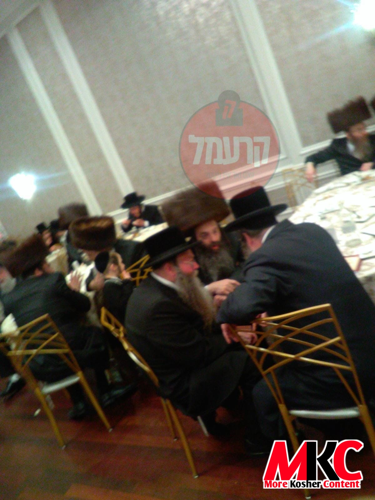 לאנגיעריגער עסקן הרב חיים מאיר מארקאוויטש באמערקט דיסקוסירן לעיקפראנטער אפדעיטס ביי א חתונה נעכטן נאכט, אינא…