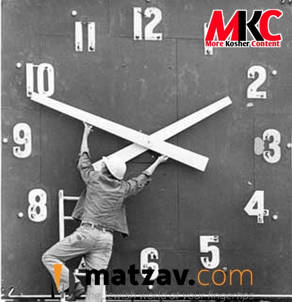 פאל בעק: פארגעסט נישט צוריקצודרייען די זייגערס דעם מוצאי שבת